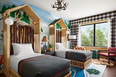 Graduate East Lansing family twin room