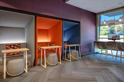 lobby business center