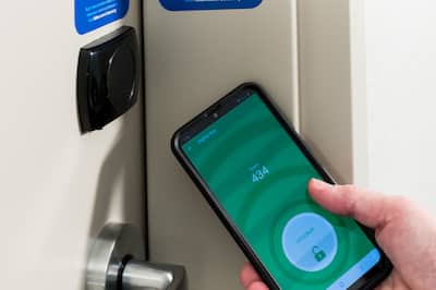 Cleanstay messaging with customer using remote key